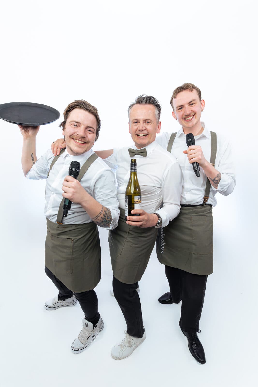 Zingende Obers trio met microfoons